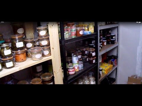 découvrez comment constituer votre réserve alimentaire maison pour 2025 et soyez prêt à faire face à toutes les situations avec des conseils pratiques et des astuces de stockage efficaces.