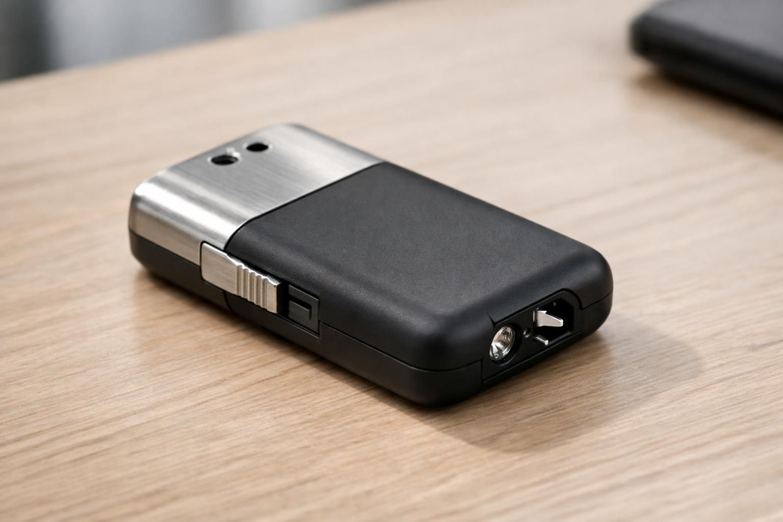 découvrez un dispositif de défense personnelle portable et dissimulé, efficace et facile à utiliser, ne nécessitant aucune licence pour assurer votre sécurité au quotidien.